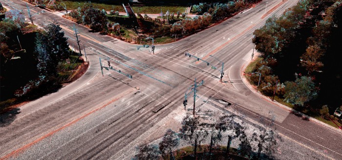 英伟达介绍Drive Map自动驾驶汽车平台 欲绘制50万公里道路地图数据